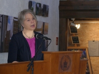 Christina Reinsch, die Geschäftsführerin des Hessischen Museumsverbandes, bei ihrem Grußwort anlässlich der Ausstellungseröffnung.