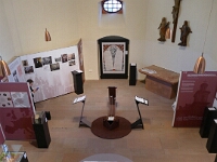 Die Ausstellung "DEMOKRATIE WEITER DENKEN - Die Freiherren von Gagern - Wegbereiter der parlamentarischen Demokratie" wurde von uns in enger Zusammenarbeit mit der Stadt Kelkheim und dem Museumsverein erarbeitet. Eine Herausforderung war der Ausstellungsort, die alte Kirche von Hornau.