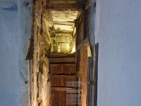 Bauspur eingeschobene Bohlenstube.