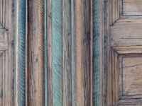 Farbspuren Deckenbalken in der eingeschobenen Bohlenstube.
