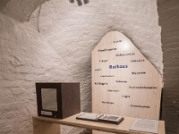 Die Ausstellung beginnt mit einem Blick zurück in die Geschichte des alten Rathauses von Norden, in dem das Teemuseum heute untergebracht ist.